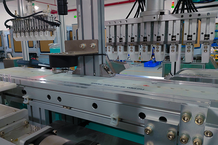 自动扮装配自动出产线：智能造作的将来趋向