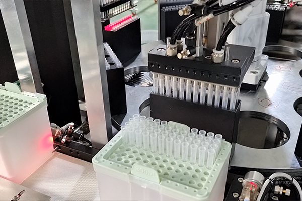 吸头自动塞芯装盒机的利用与优势