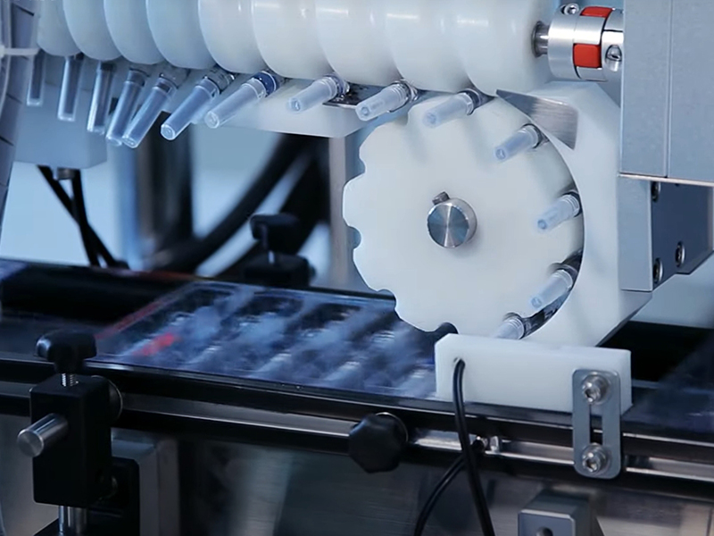 注射器自动吸塑包装机：提升医疗耗材出产效能与包装质量的主题设备